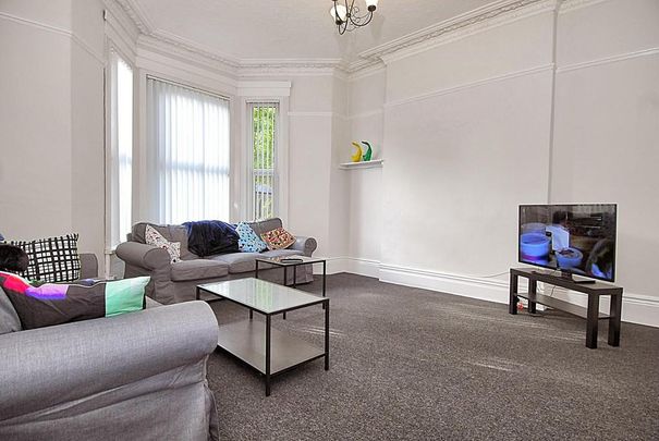 6 bedroom house to rent - Photo 1