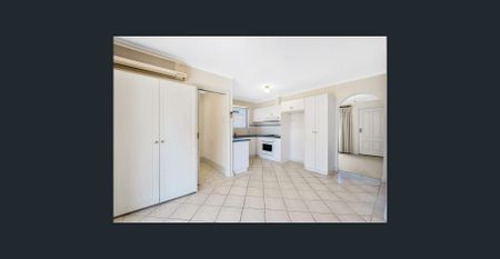 The perfect low maintenance secure private home in convenient location - Photo 5