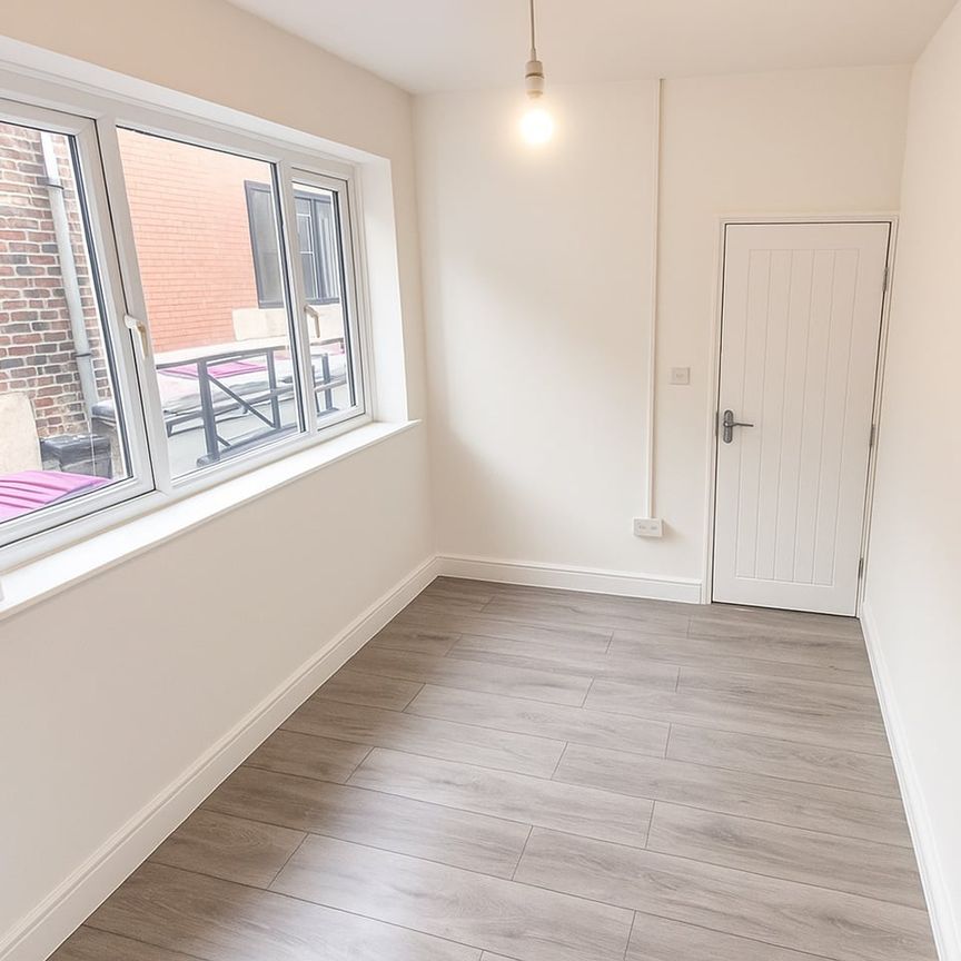 2 Bed Flat, Wilmslow Road, M14 - Photo 1