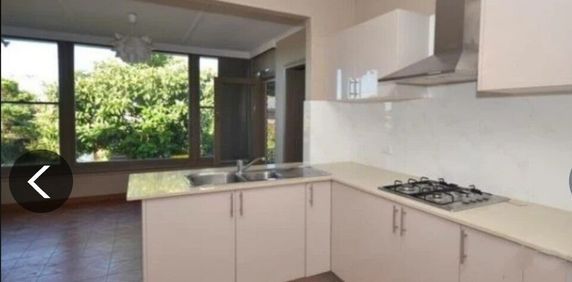 Hurstville - Photo 2