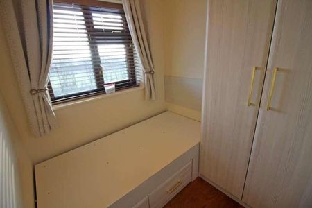 Bury New Road, Breightmet, Bolton, BL2 - Photo 4