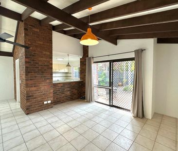 Stunning Single Level 2 Bedroom Unfurnished Townhouse on Isle of Capri - Photo 1