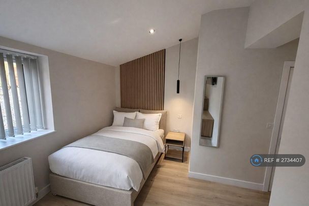 1 bedroom in a house share to rent - Photo 1