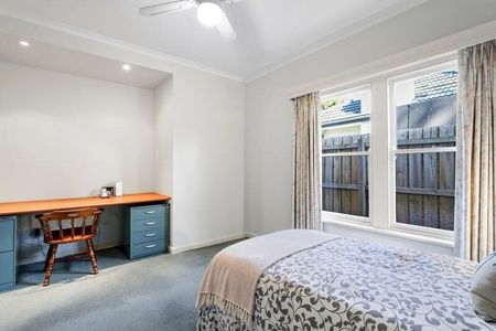 Cheltenham - Photo 3