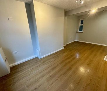 32 Lower Waterloo Road, Larne, BT40 1NP - Photo 3