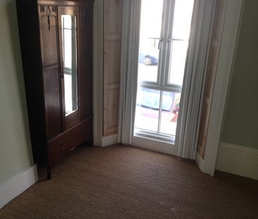 2 Bed Flat, Montacute Road, SE6 - Photo 4
