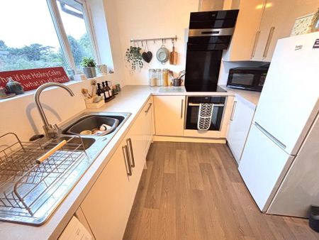 2 bedroom flat to rent - Photo 4