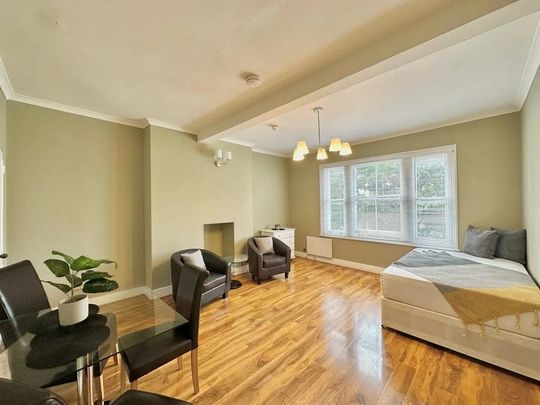Studio to rent - Photo 1