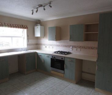 2 bedroom semi-detached house to rent - Photo 5