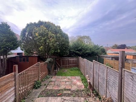 Surrey Close - Photo 2