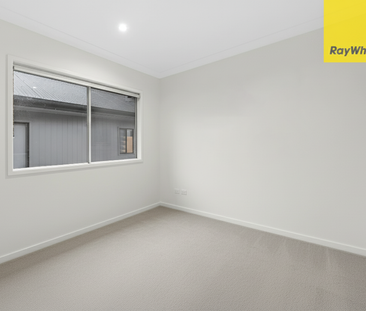 Near-New Metricon Home, 4 Bedrooms, 2 Living Areas, Ducted A/C, Sol... - Photo 4