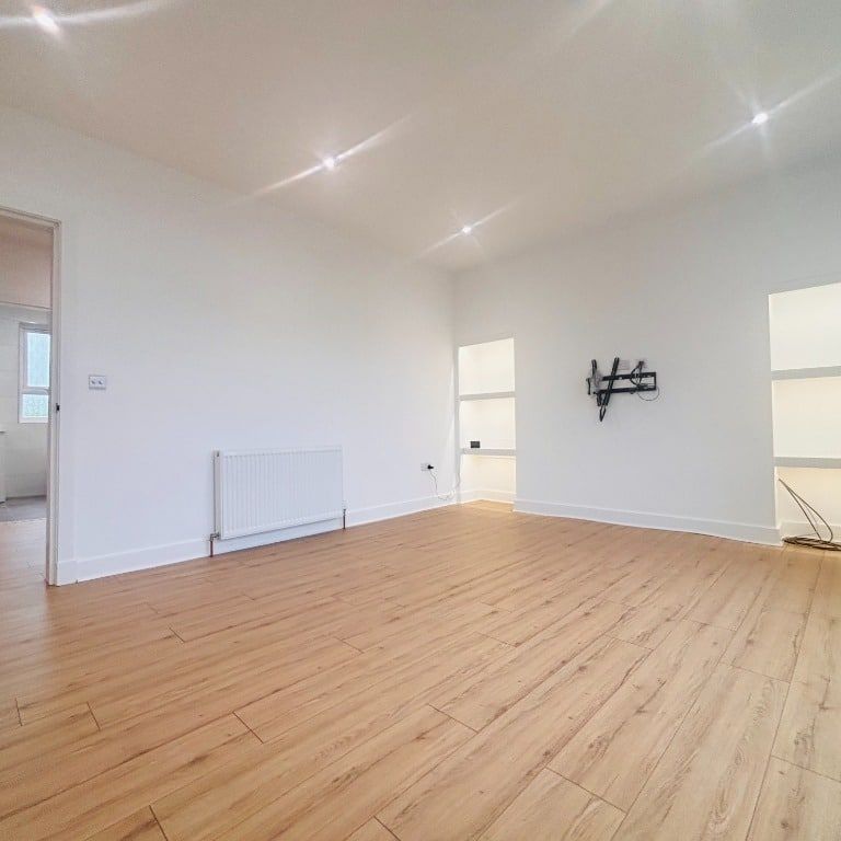 Rossland Place, 1/1, Renfrewshire, Bishopton, PA7 5AN - Photo 1