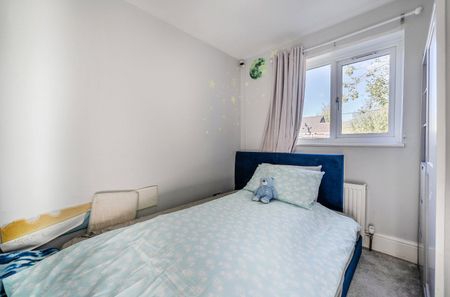 The Close, College Town, Sandhurst, Berkshire, GU47 - Photo 2