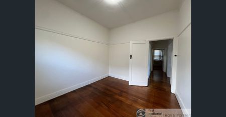 Prime Location! - Photo 2