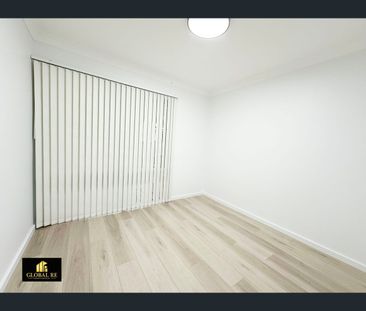 16 Caulfield Crescent, St Johns Park, NSW 2176 - Photo 4