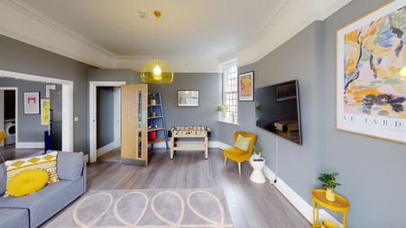 8 bedroom flat to rent - Photo 2