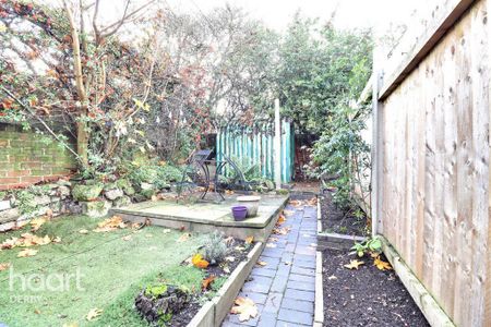 2 bedroom end of terrace house to rent - Photo 3