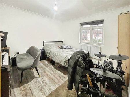 Spring Rise, Egham, Surrey, TW20 9PS - Photo 2