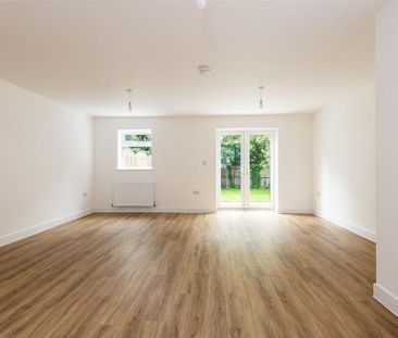 3 bedroom semi-detached house to rent - Photo 2