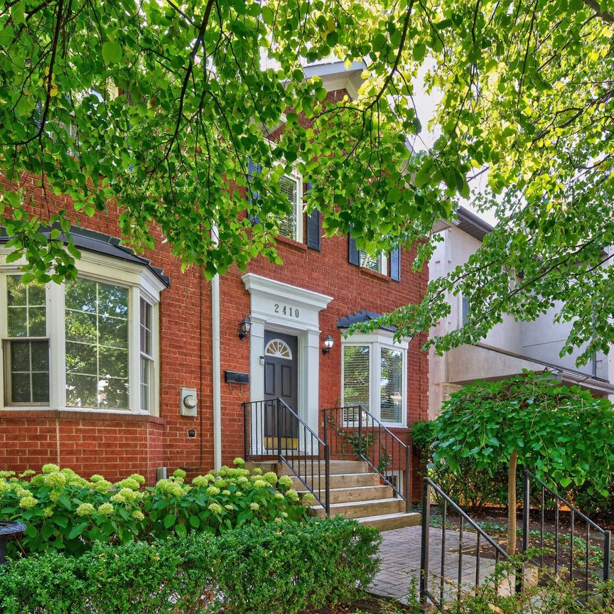 For Lease - 2410 Marine Drive, Oakville, Ontario - Photo 1