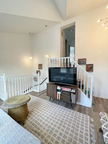 Condo Townhouse For Lease | E8144070 - Photo 2