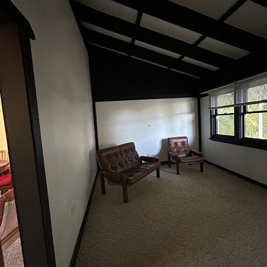 Location, location - walking distance to the hospital and lake. - Photo 1