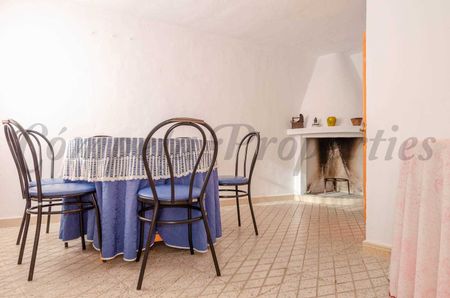 Townhouse in Cómpeta, Inland Andalucia at the foot of the mountains - Photo 4