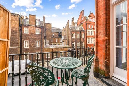 A stunning first and second floor duplex apartment situated in a prestigious Mayfair street. - Photo 2