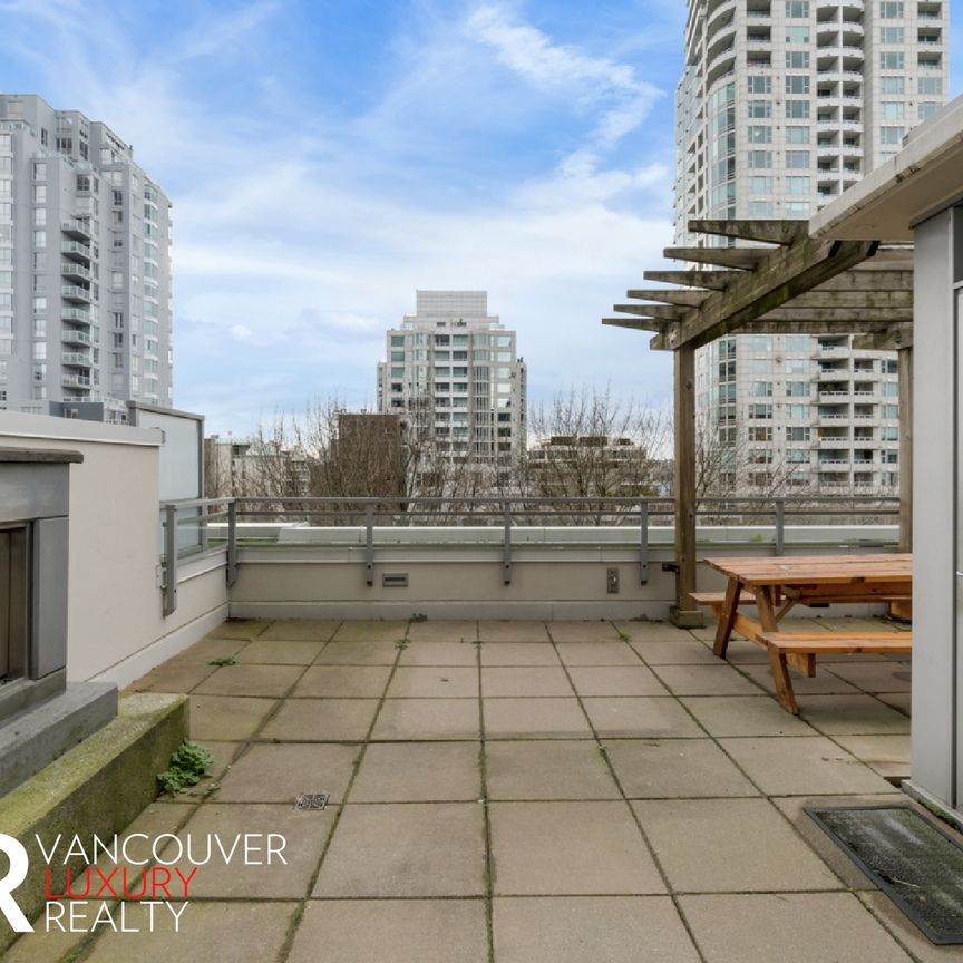 Townhouse in Downtown Vancouver, BC - Photo 1