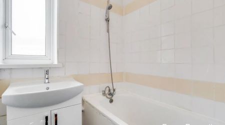 3 bedroom flat to rent - Photo 5