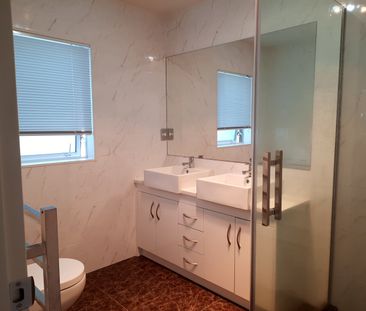 Spacious Family Home – Flexible Lease - Photo 5