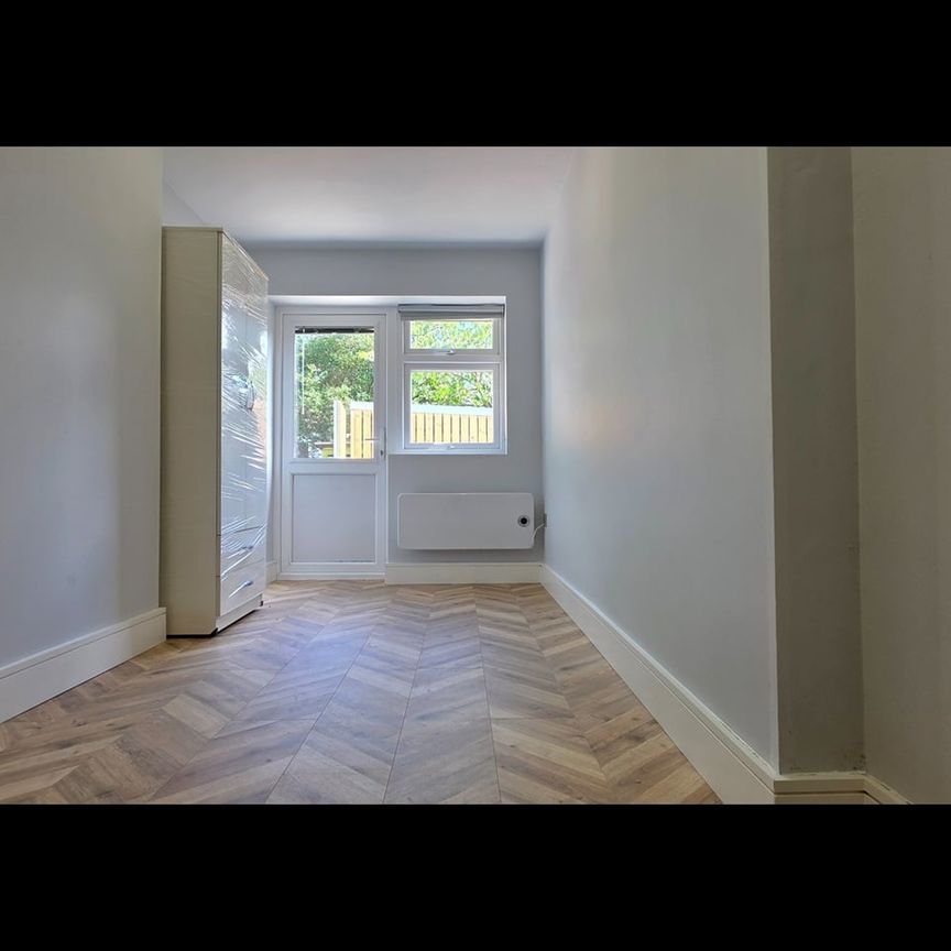 Studio Flat, Landseer Road, EN1 - Photo 1