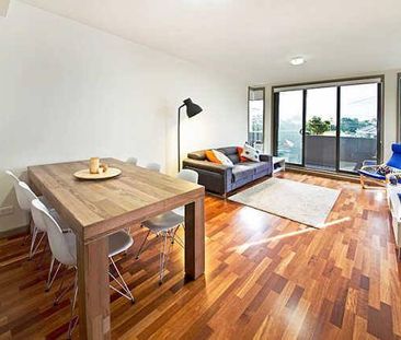 STYLISHLY PRESENTED | ENVIABLE BAYSIDE LIFESTYLE | GREAT LOCATION - Photo 3