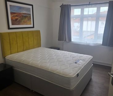 2 Bed Flat, Wembley, HA9 - Photo 5