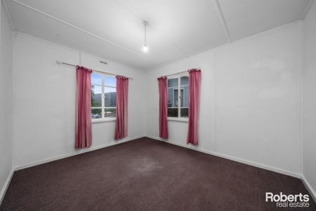 Sunny Three Bedroom Home in Risdon Vale - Photo 4