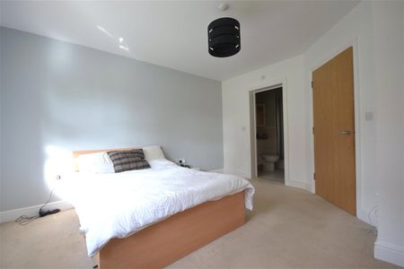 Eastman Way, Epsom, Surrey, KT19 8BZ - Photo 3