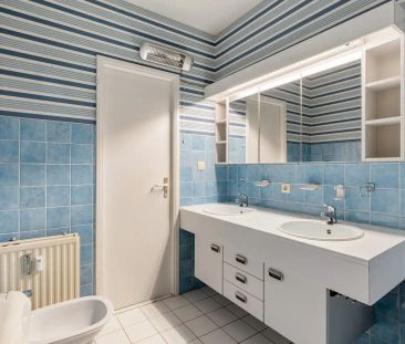 Gunstig gelegen appartement met 2 slaapkamers en een autostaanplaats - Photo 5