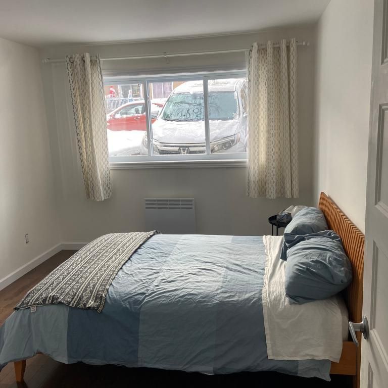 4-1/2 proche au Métro Cartier à Laval - Photo 1