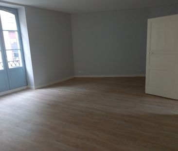 LAVAL, centre ville appt T3 de 85 m² - Photo 1