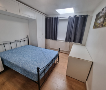 5 Bed Student Accommodation - Photo 2