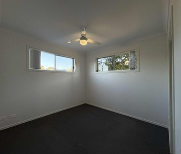 Modern Unit in Sought After Suburb - Photo 1