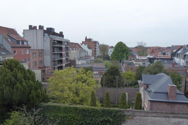 GEEN BEZOEK MEER MOGELIJK IS VOLZET !!Dakappartement van 74 m² met 1 slaapkamer, nabij Gent-centrum. - Photo 1