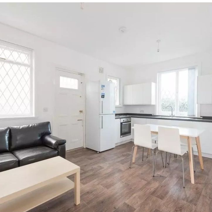 Room in a Shared House, Kingston Terrace, LS2 - Photo 1