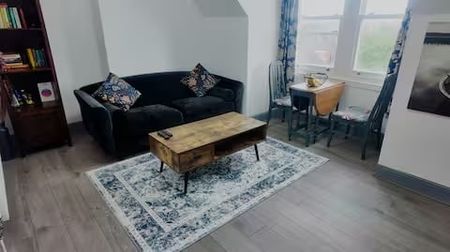 1 Bed Flat, Vineyard Hill Road, SW19 - Photo 2