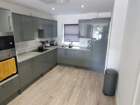 Mews house to rent on - Photo 2