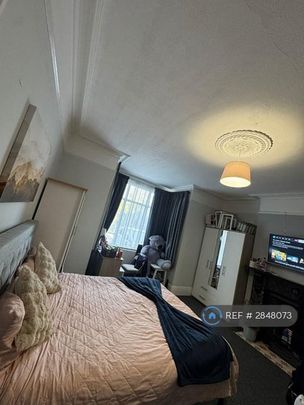 1 bedroom in a house share to rent - Photo 1