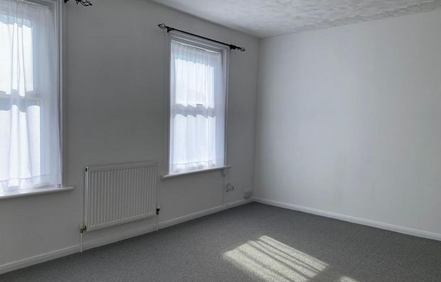 3 bedroom end of terrace house to rent - Photo 1