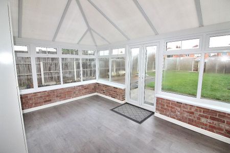 3 bedroom detached house to rent - Photo 4