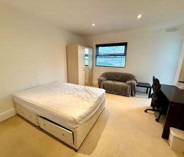 3 bedroom apartment to rent - Photo 5