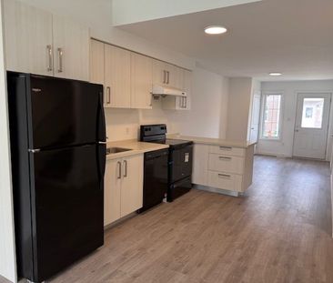 For Lease - 32 Waterleaf Trail, Welland, Ontario - Photo 5